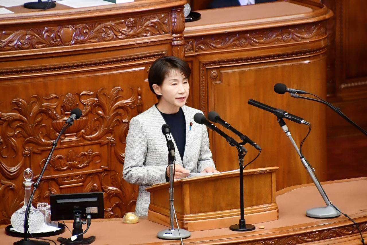 本会議登壇（総理の施政方針演説に対する質問）